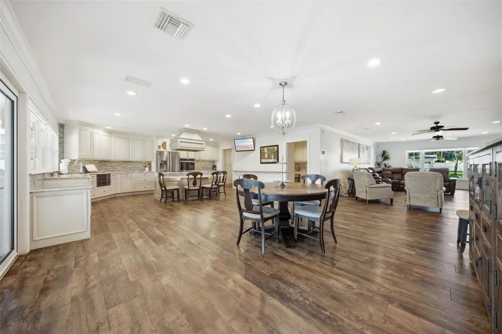 10715 CARROLLWOOD DRIVE Tampa, FL 33618