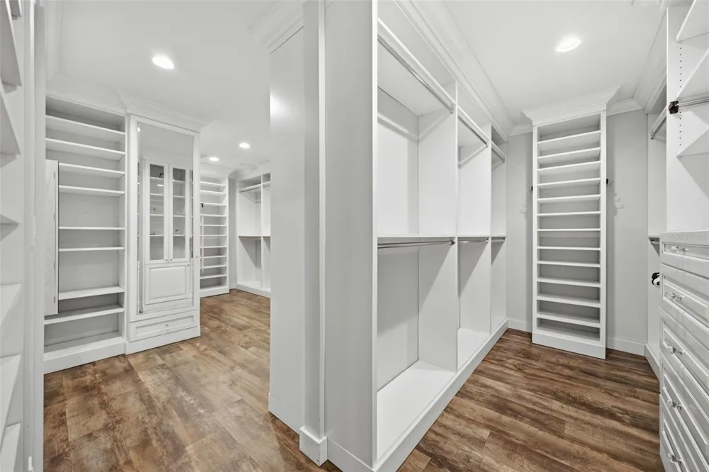 10715 CARROLLWOOD DRIVE Tampa, FL 33618