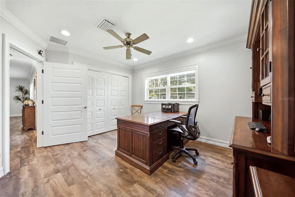 10715 CARROLLWOOD DRIVE Tampa, FL 33618