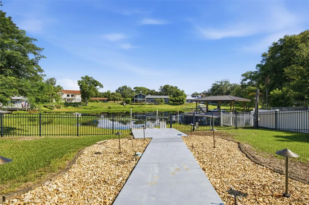 10715 CARROLLWOOD DRIVE Tampa, FL 33618