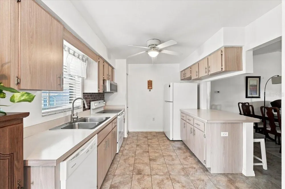 1837 PRAIRIE DUNES CIRCLE S Lakeland, FL 33810