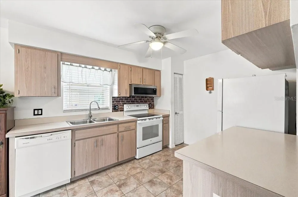 1837 PRAIRIE DUNES CIRCLE S Lakeland, FL 33810