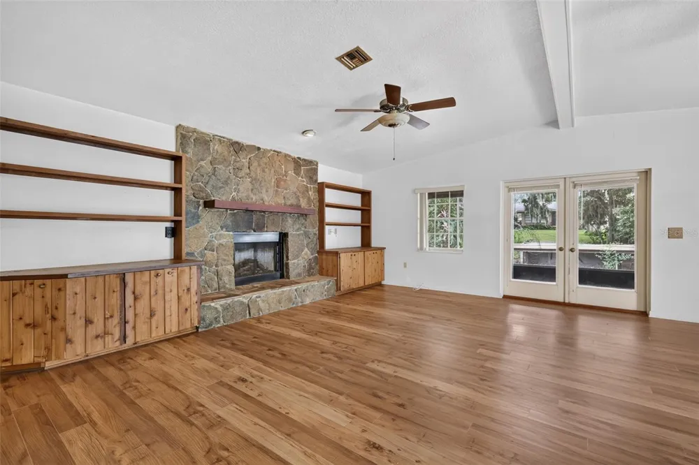 8050 SPRING DRIVE Yalaha, FL 34797
