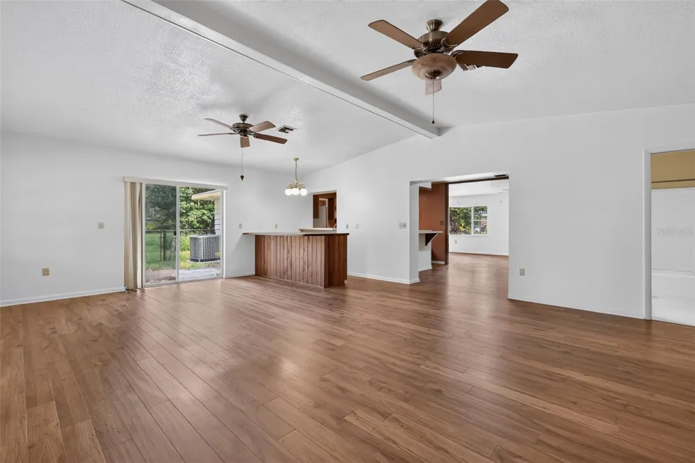 8050 SPRING DRIVE Yalaha, FL 34797