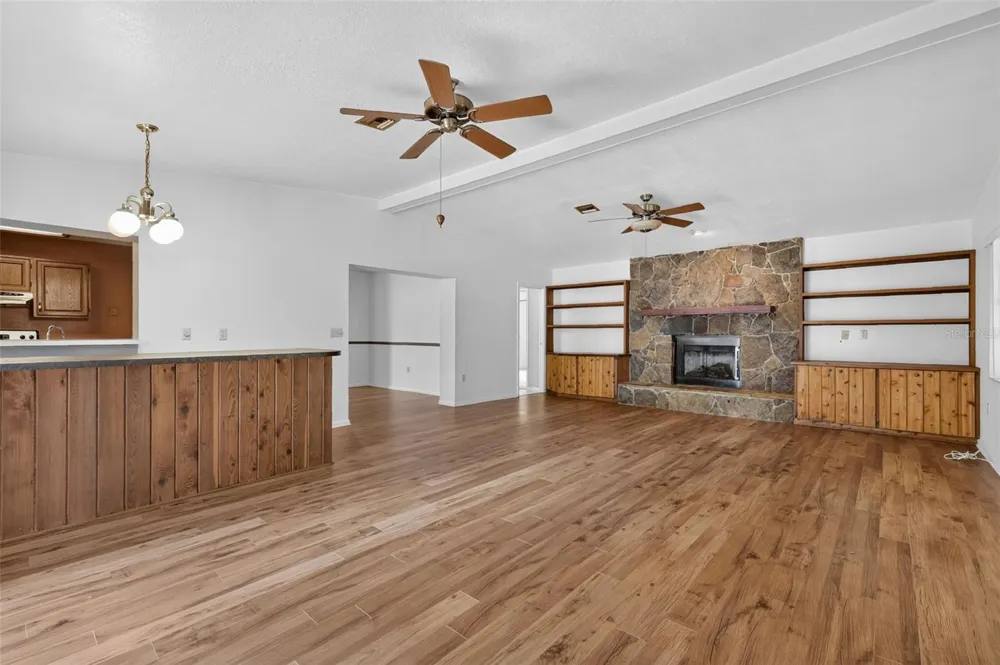 8050 SPRING DRIVE Yalaha, FL 34797