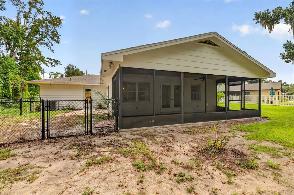 8050 SPRING DRIVE Yalaha, FL 34797