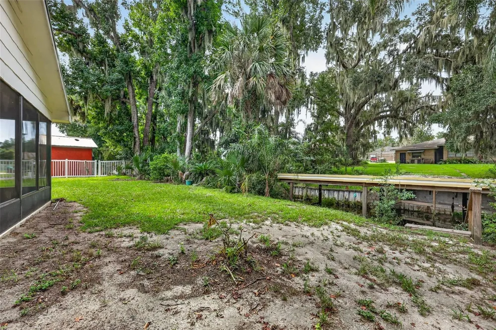 8050 SPRING DRIVE Yalaha, FL 34797