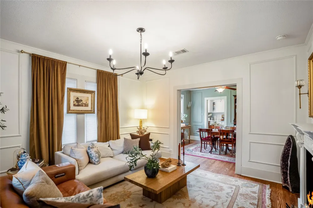 907 Clinton Street Brenham, TX 77833