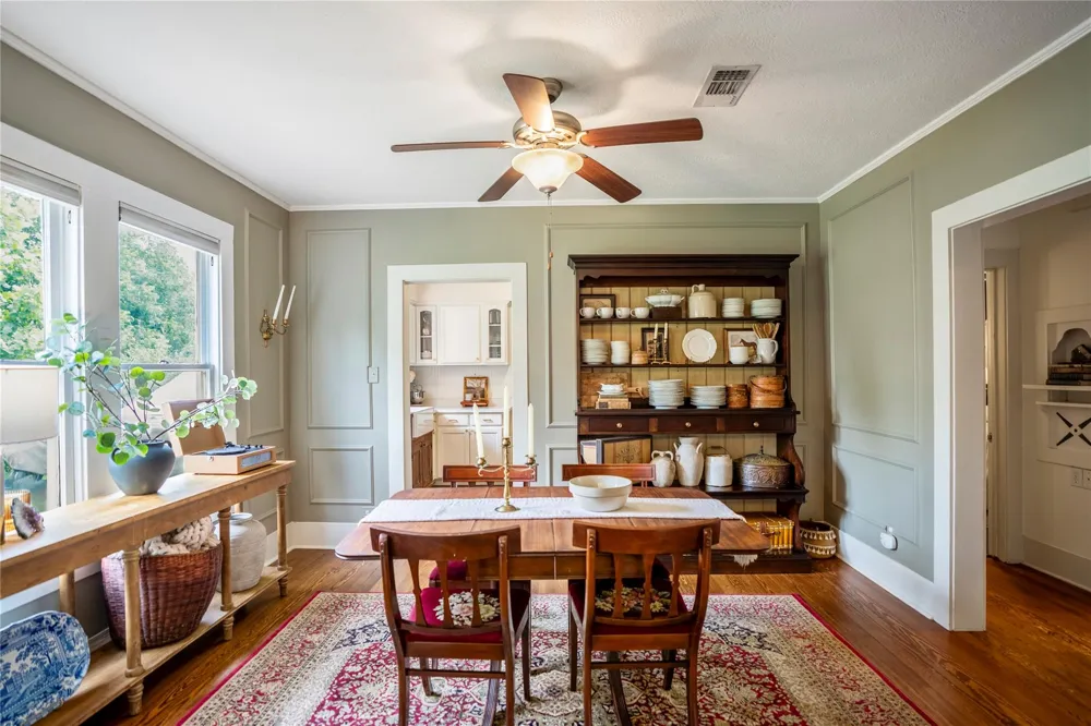 907 Clinton Street Brenham, TX 77833