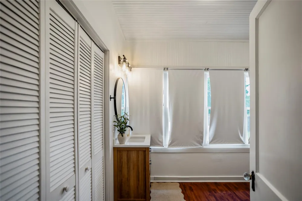 907 Clinton Street Brenham, TX 77833