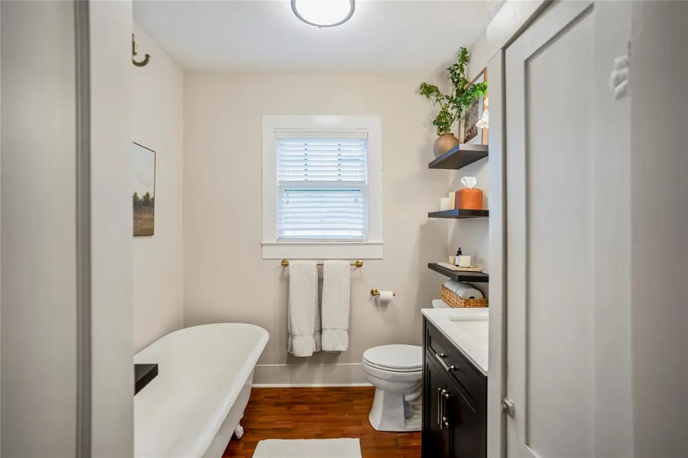 907 Clinton Street Brenham, TX 77833