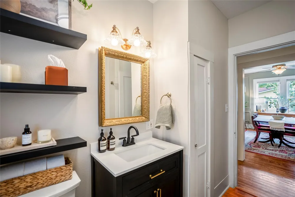907 Clinton Street Brenham, TX 77833