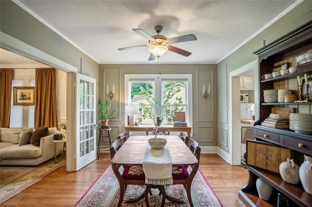 907 Clinton Street Brenham, TX 77833