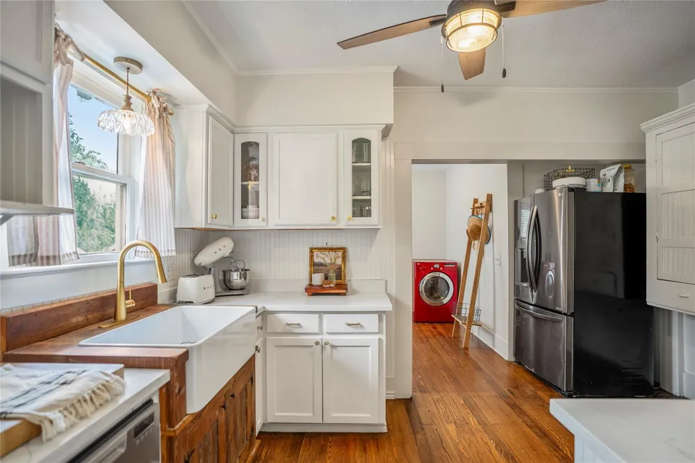 907 Clinton Street Brenham, TX 77833