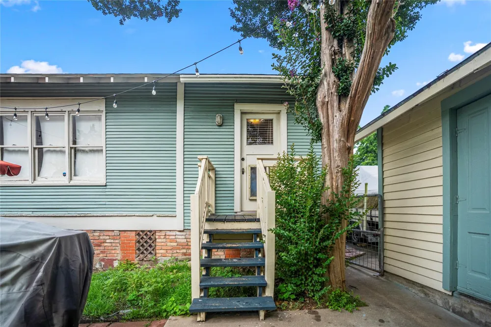 907 Clinton Street Brenham, TX 77833