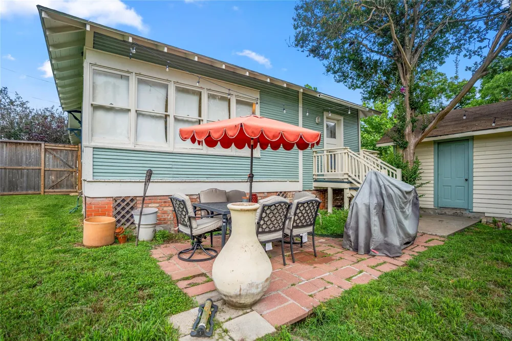 907 Clinton Street Brenham, TX 77833