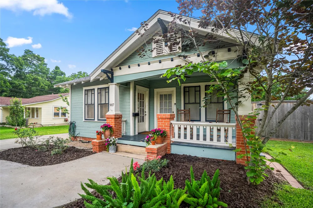 907 Clinton Street Brenham, TX 77833