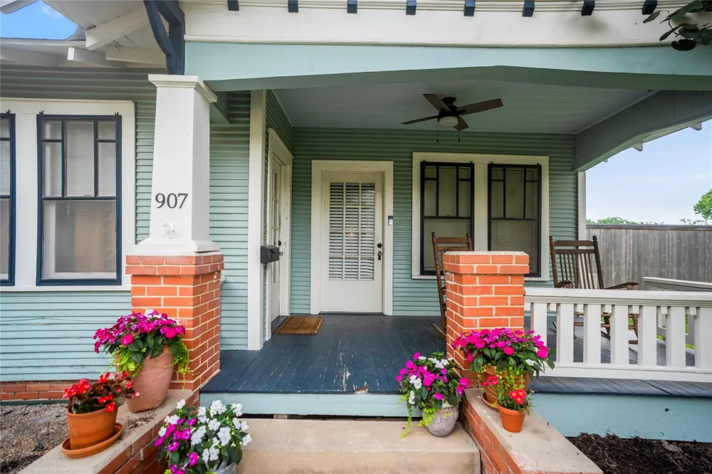 907 Clinton Street Brenham, TX 77833