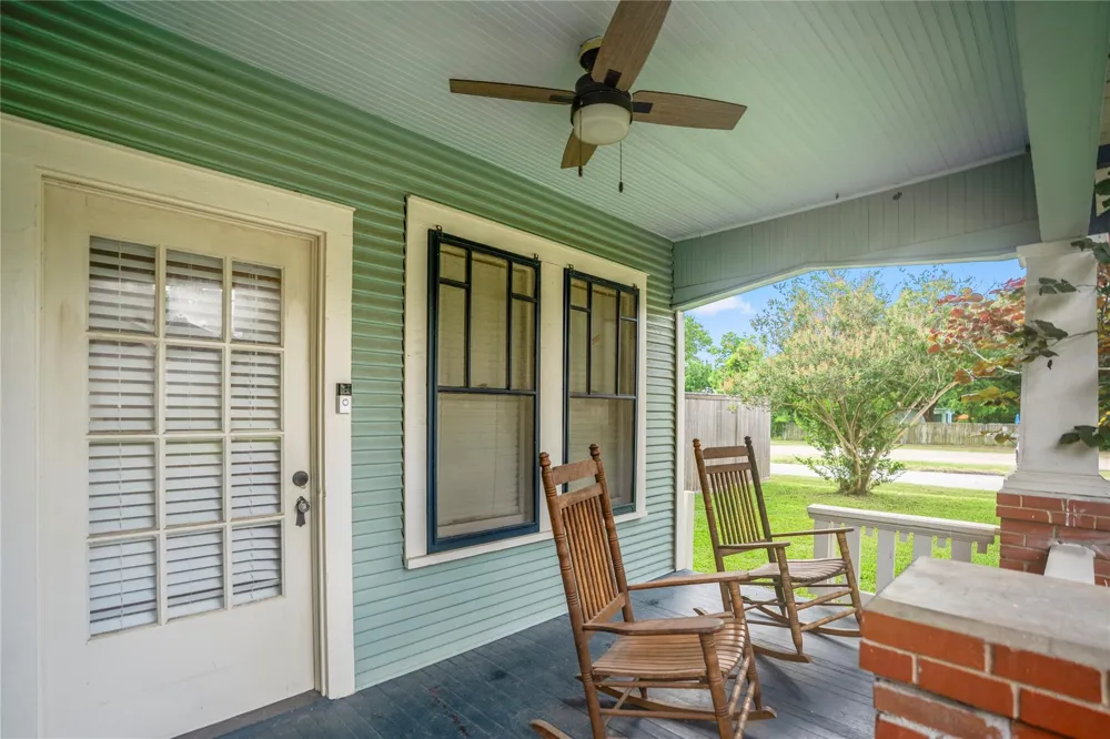 907 Clinton Street Brenham, TX 77833