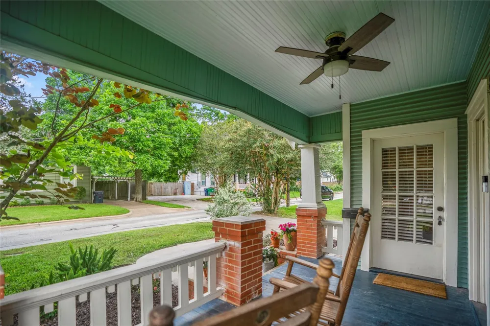 907 Clinton Street Brenham, TX 77833