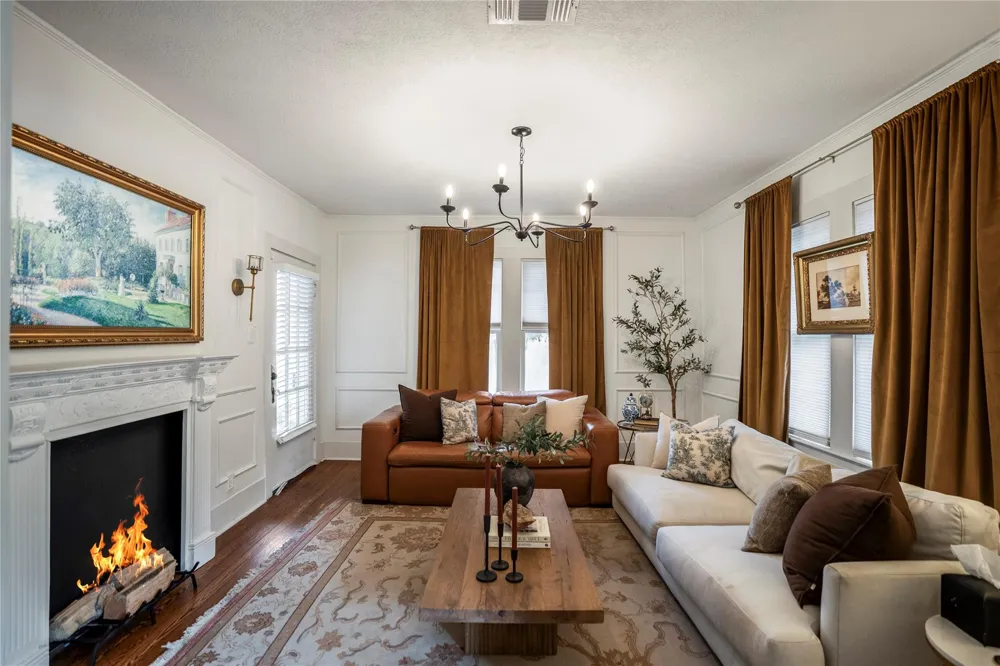 907 Clinton Street Brenham, TX 77833