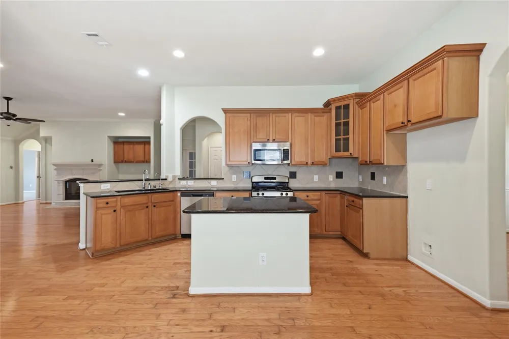 12811 Flat Creek Drive Pearland, TX 77584