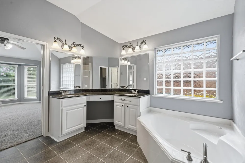 12811 Flat Creek Drive Pearland, TX 77584