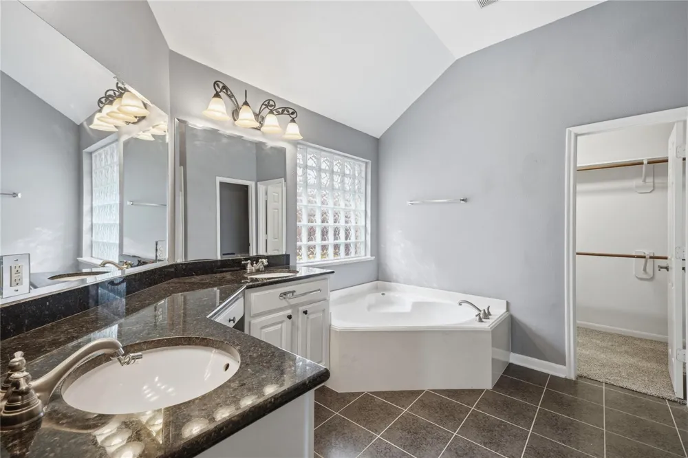 12811 Flat Creek Drive Pearland, TX 77584