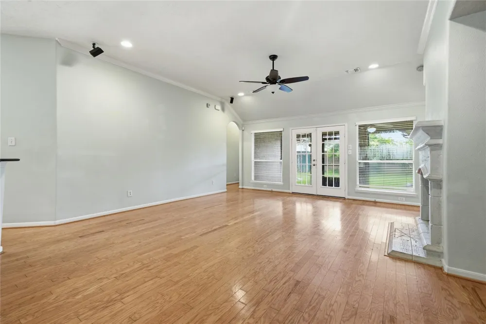 12811 Flat Creek Drive Pearland, TX 77584