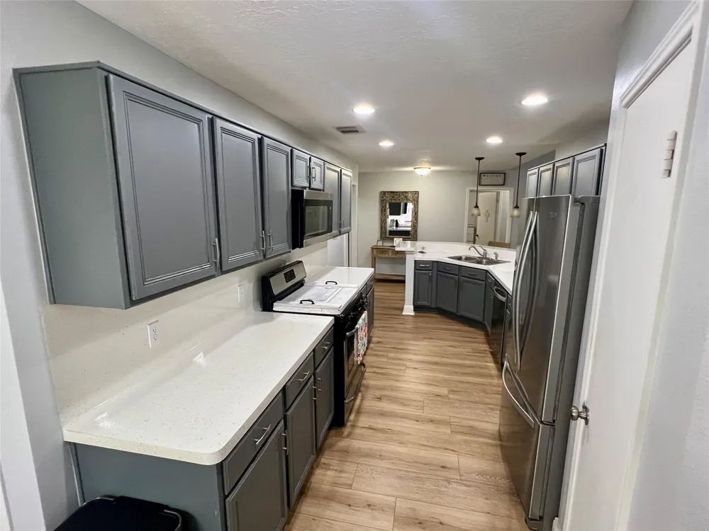 1806 Oak Wood Drive E Pearland, TX 77581