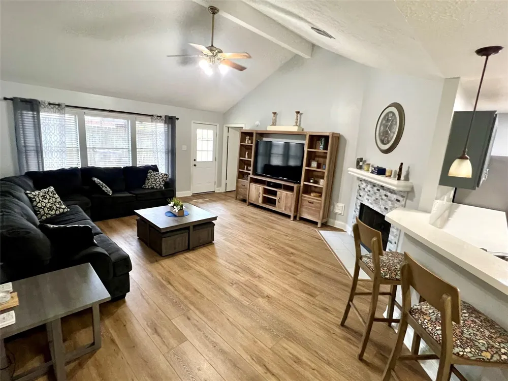 1806 Oak Wood Drive E Pearland, TX 77581
