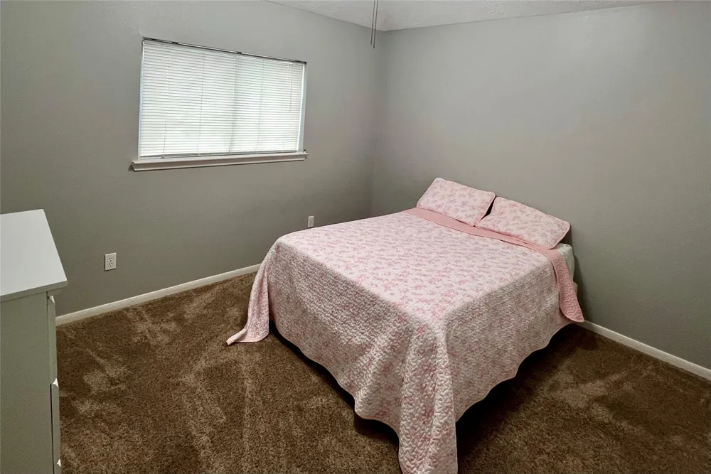 1806 Oak Wood Drive E Pearland, TX 77581