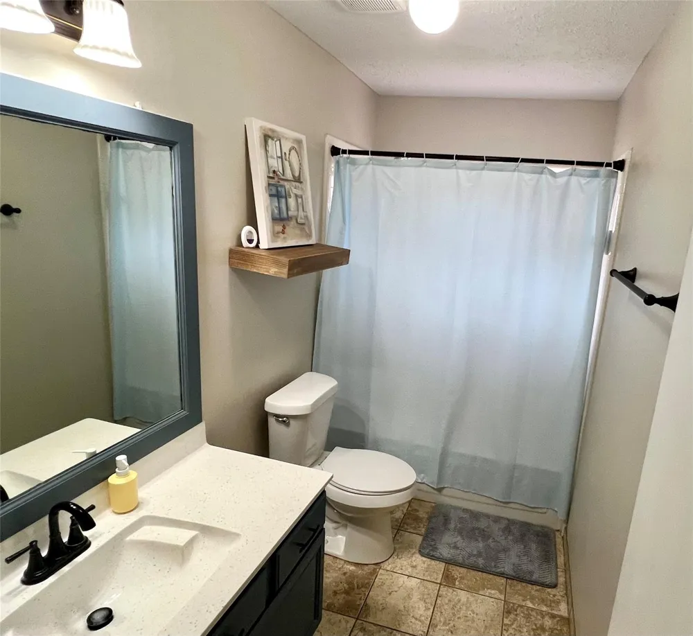 1806 Oak Wood Drive E Pearland, TX 77581