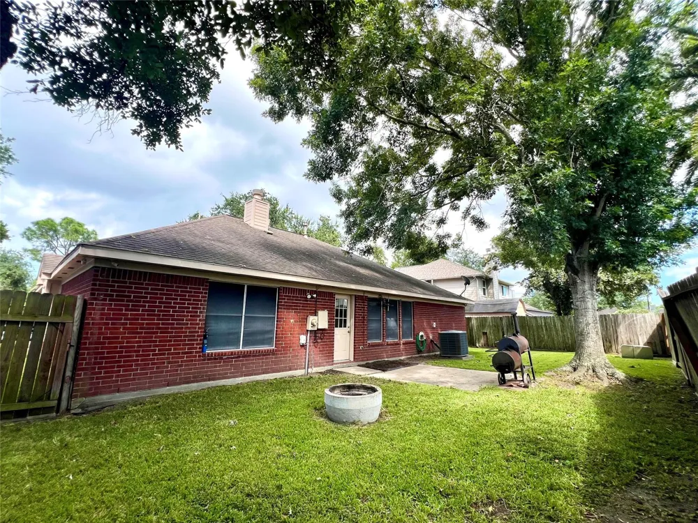 1806 Oak Wood Drive E Pearland, TX 77581