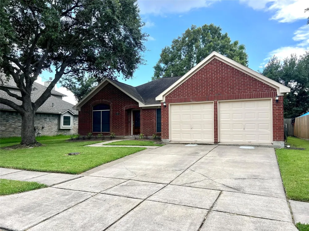 1806 Oak Wood Drive E Pearland, TX 77581