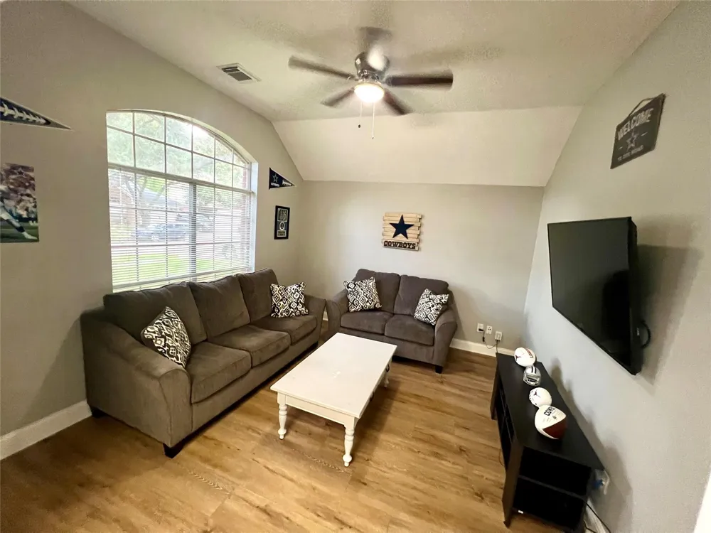 1806 Oak Wood Drive E Pearland, TX 77581