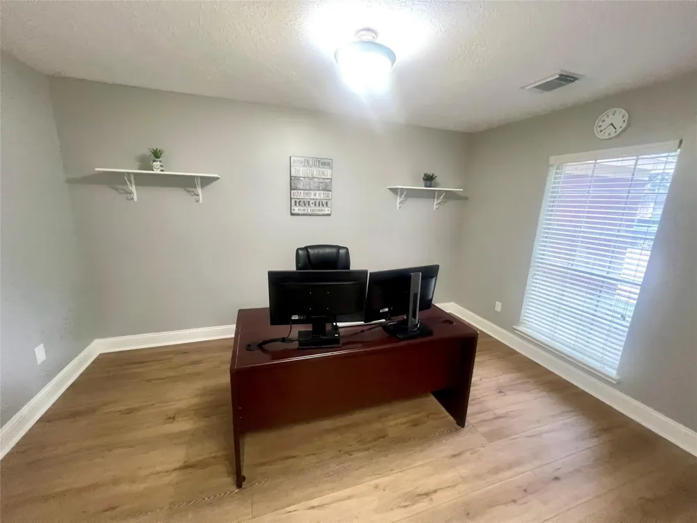 1806 Oak Wood Drive E Pearland, TX 77581