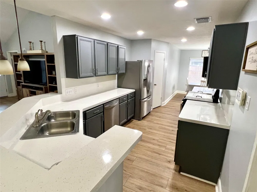 1806 Oak Wood Drive E Pearland, TX 77581