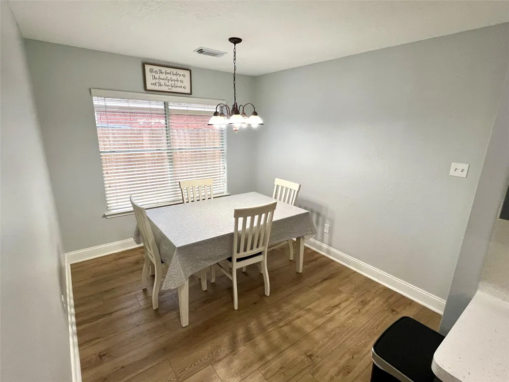 1806 Oak Wood Drive E Pearland, TX 77581