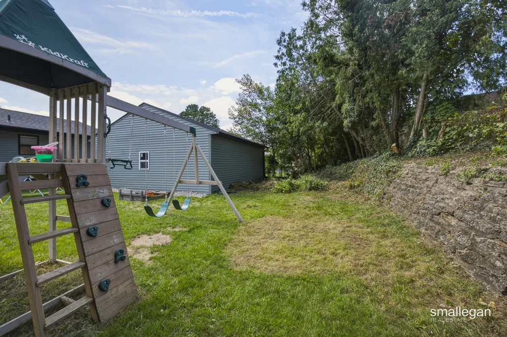 1517 32nd Street SW Wyoming, MI 49509