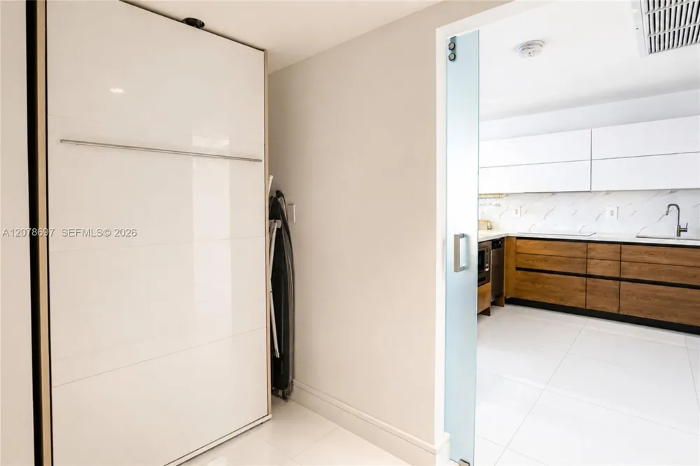 100 Lincoln Rd #1223 Miami Beach, FL 33139