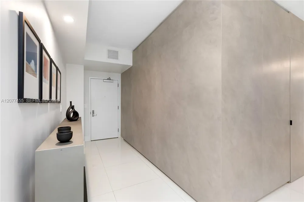 1010 Brickell Ave #1701 Miami, FL 33131