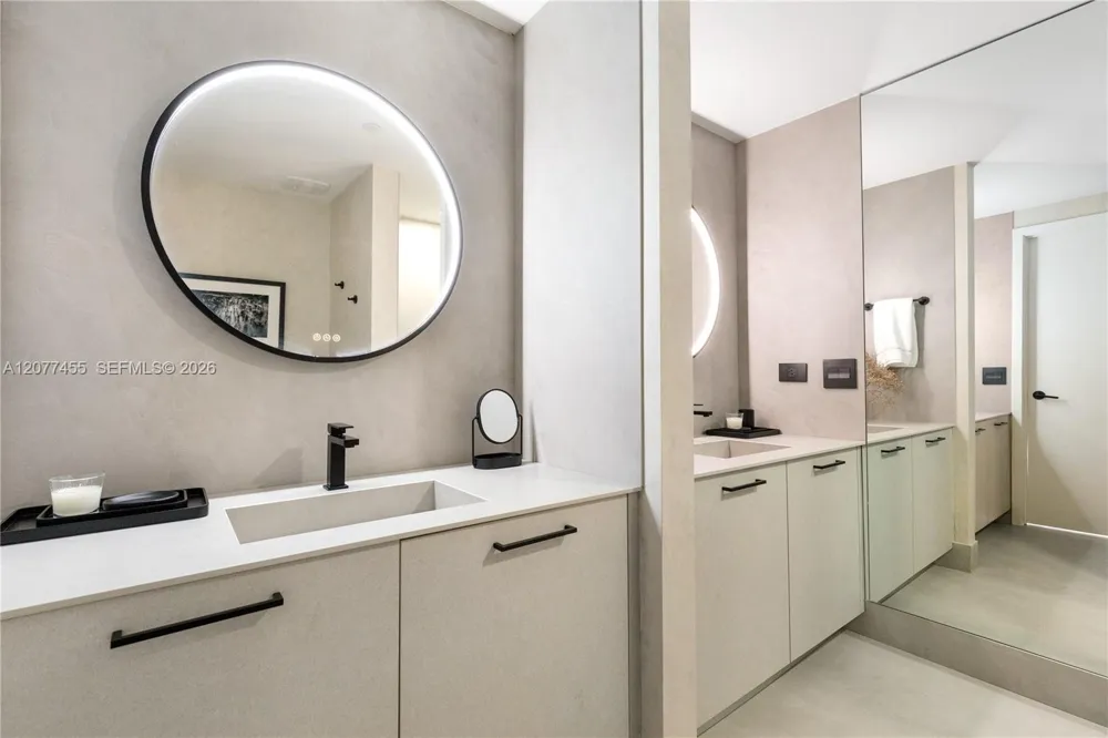 1010 Brickell Ave #1701 Miami, FL 33131