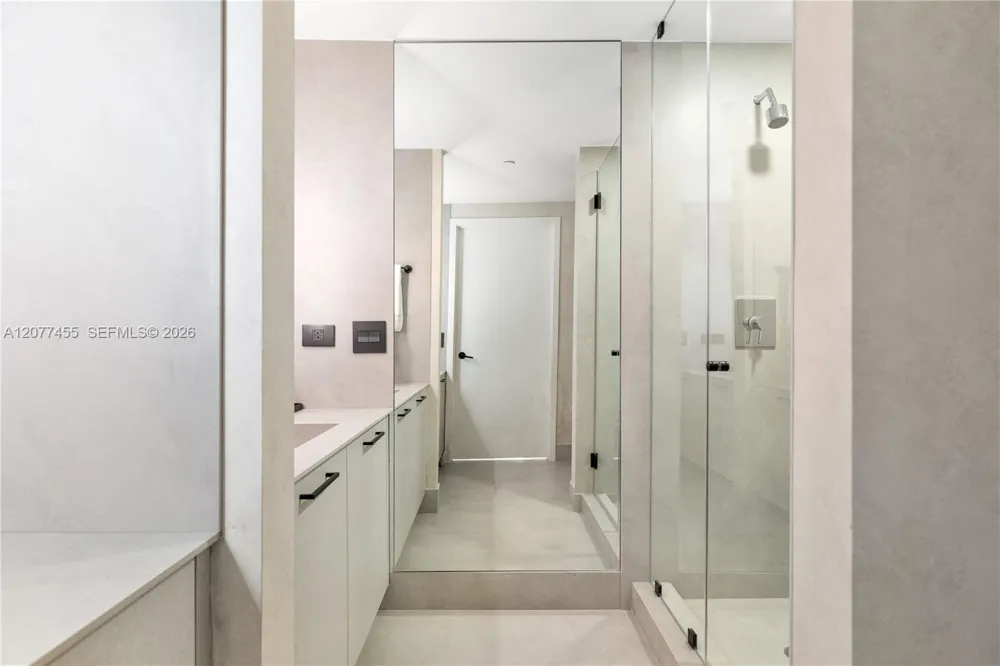 1010 Brickell Ave #1701 Miami, FL 33131