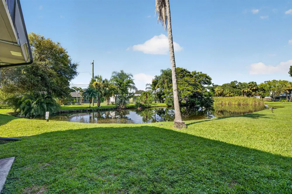 2517 S 17TH STREET #103 Fort Pierce, FL 34982