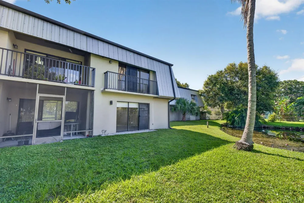 2517 S 17TH STREET #103 Fort Pierce, FL 34982