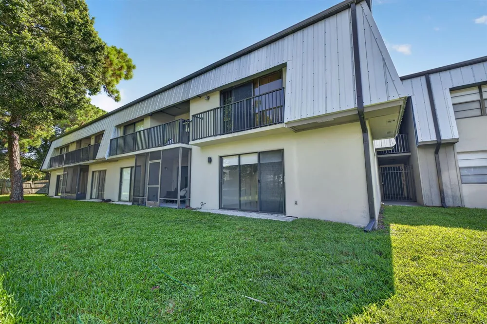 2517 S 17TH STREET #103 Fort Pierce, FL 34982