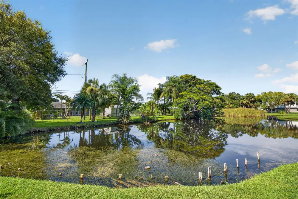 2517 S 17TH STREET #103 Fort Pierce, FL 34982