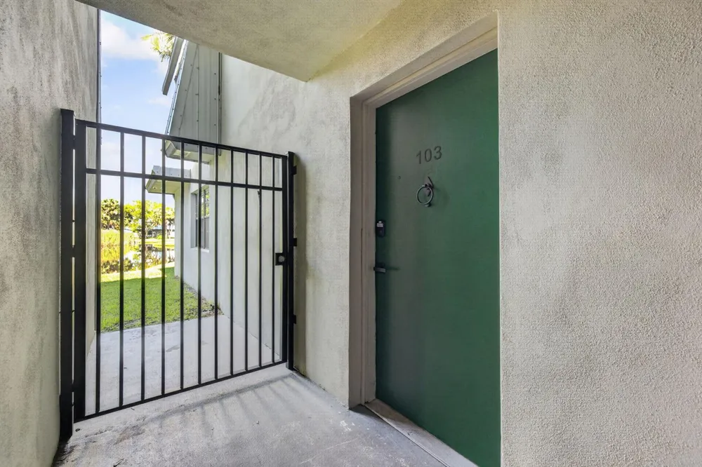 2517 S 17TH STREET #103 Fort Pierce, FL 34982