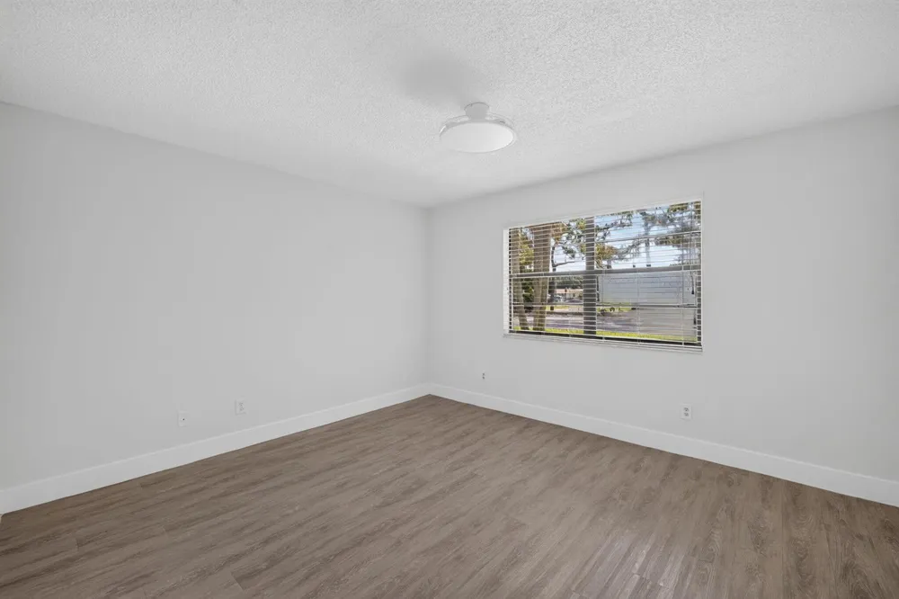 2517 S 17TH STREET #103 Fort Pierce, FL 34982